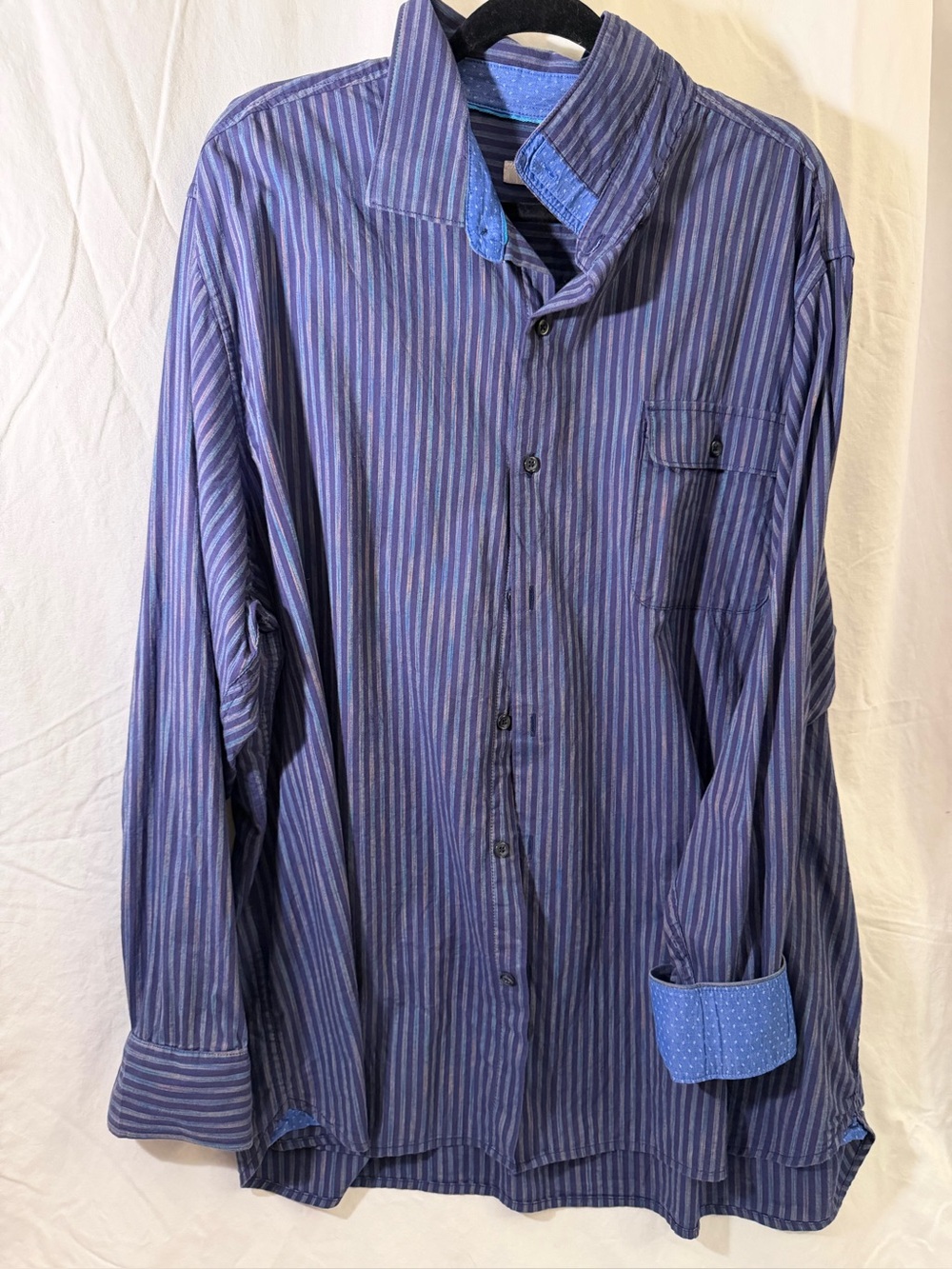 Tommy Bahama cotton shirt in xxl
Well made and lightweight